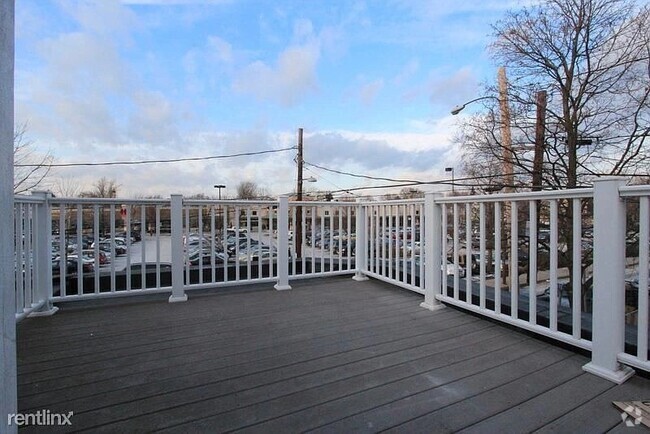 Building Photo - 26 White St Unit 2 Rental