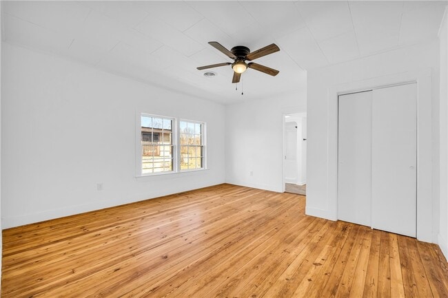 Photo - 731 E Main St