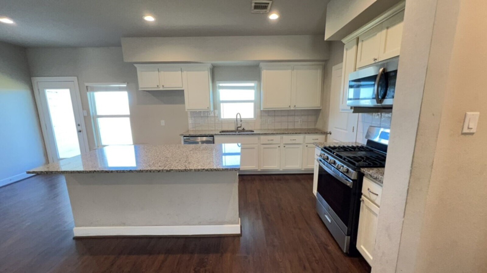 Photo - 1509 La Delle St