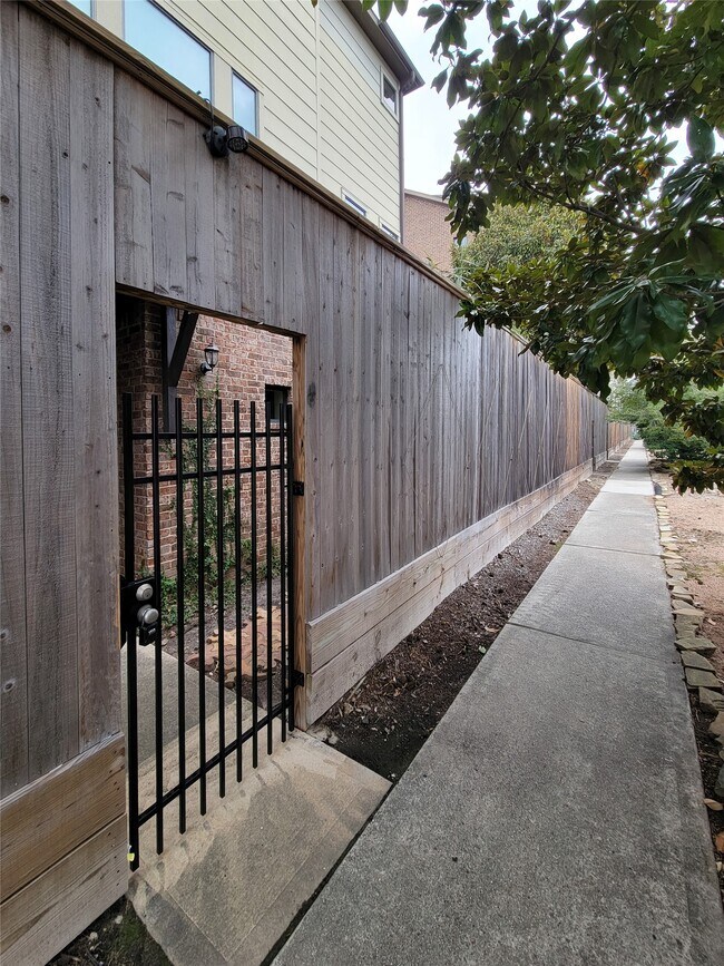 Photo - 1602 White St