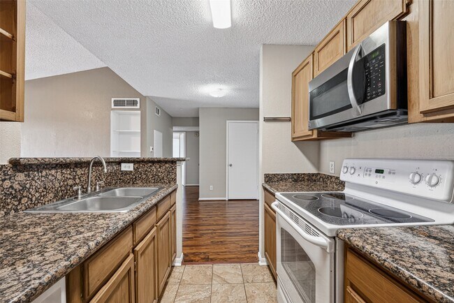 Photo - 2121 Hepburn St Unit 1112