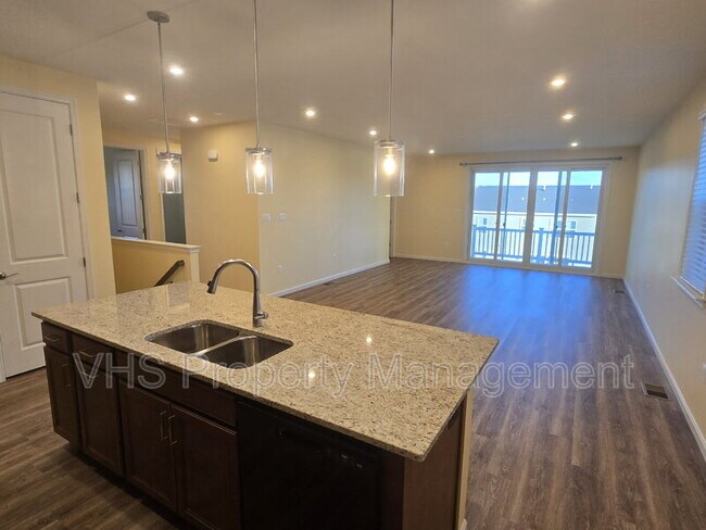 Photo - 754 Round Hill Rd