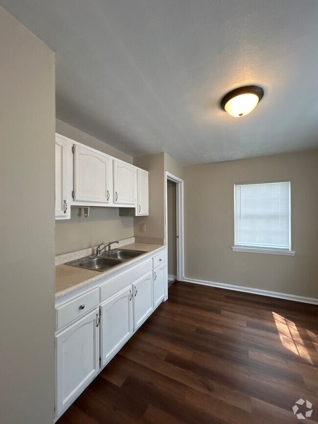 Building Photo - 506 S Illinois St Rental