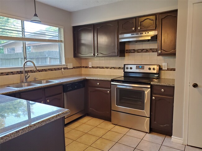 Photo - 16315 Thistleglen Dr