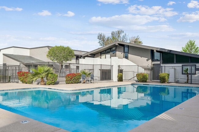 Building Photo - San Aurelio