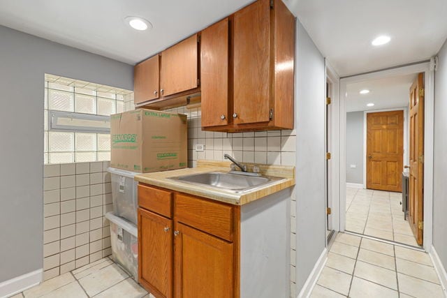 Building Photo - 4115 W Melrose St Unit GDN