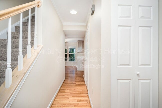 Photo - 16 Twin Lake Ct