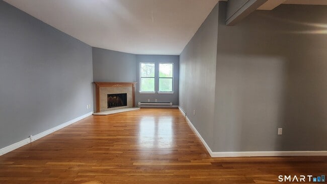 Building Photo - 16-20-20 Townley St Unit C3