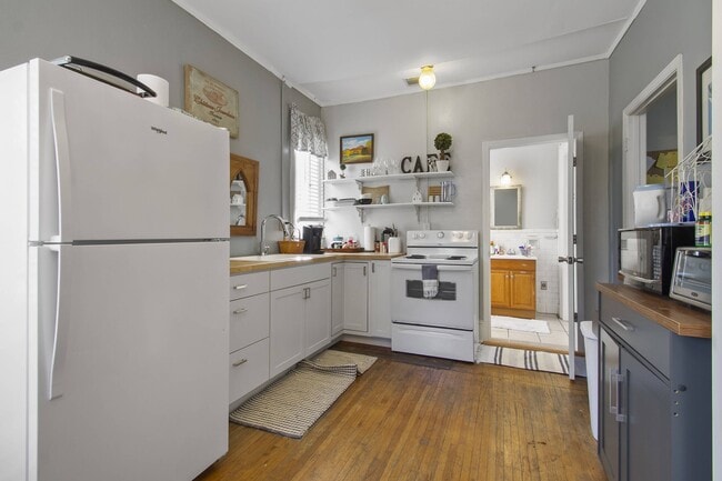 Photo - 633 College St Unidad 633 B