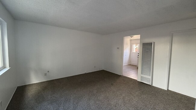 Photo - Cozy 2 Bedroom 1 1/2 Bath Townhouse Style ...