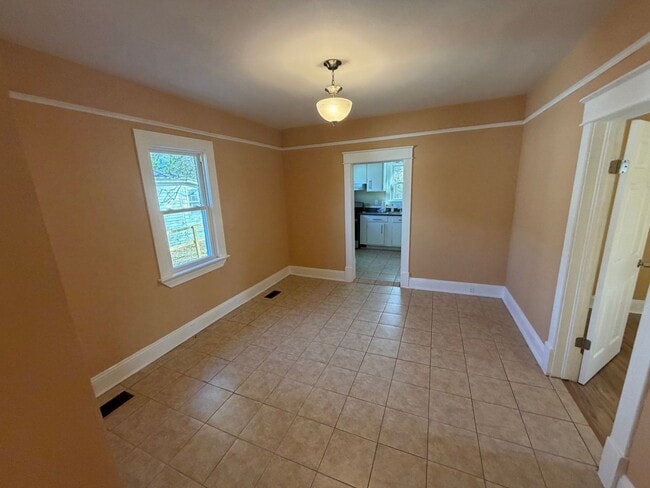 Photo - 2 Bedroom Brick House, Covered Porch, Hardwood floors, Central HVAC