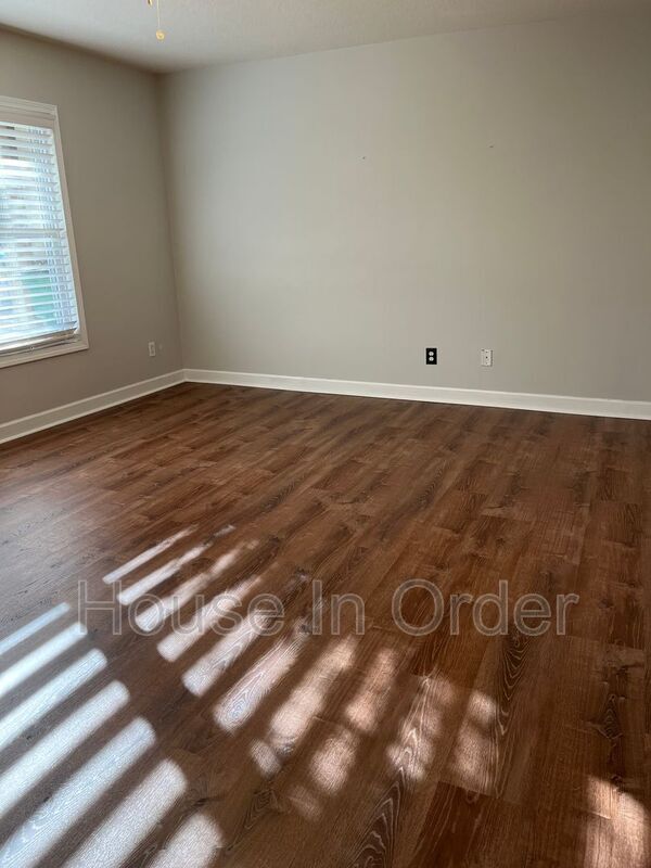 Photo - 1 English Ivy Rd