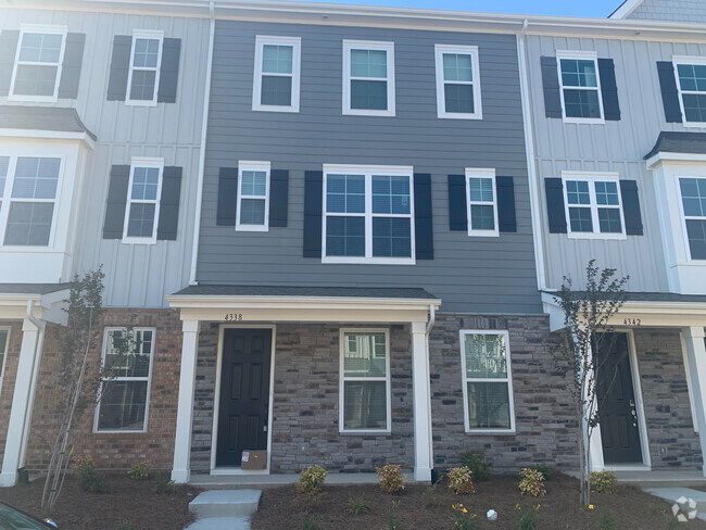 Building Photo - Room in Townhome on Reed Crk Dr