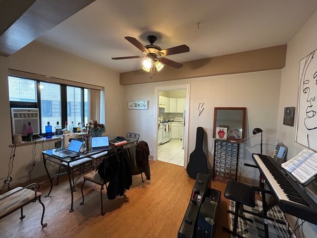 Photo - 5056 N Marine Dr Rental