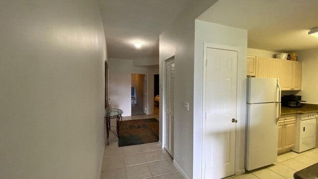 Building Photo - 2060 Greenview Shores Blvd