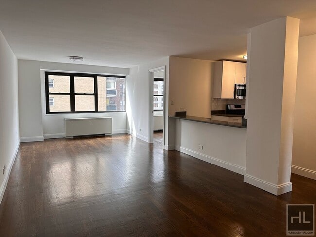 Building Photo - E 16 ST Unit 7DE