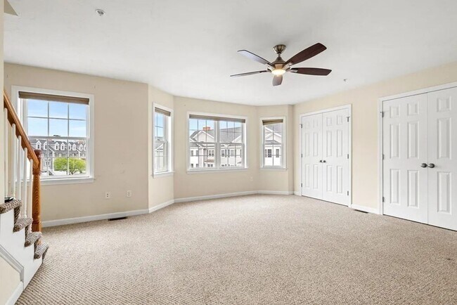 Photo - 1975 Middlesex St