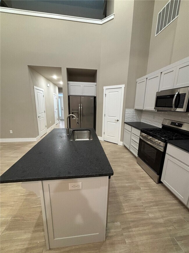 Photo - 470 Azurite Rd