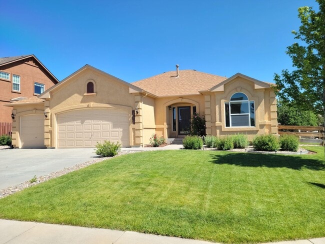 Building Photo - 5 Bed 3 Bath Ranch w/ AC - Available Now! ... Rental