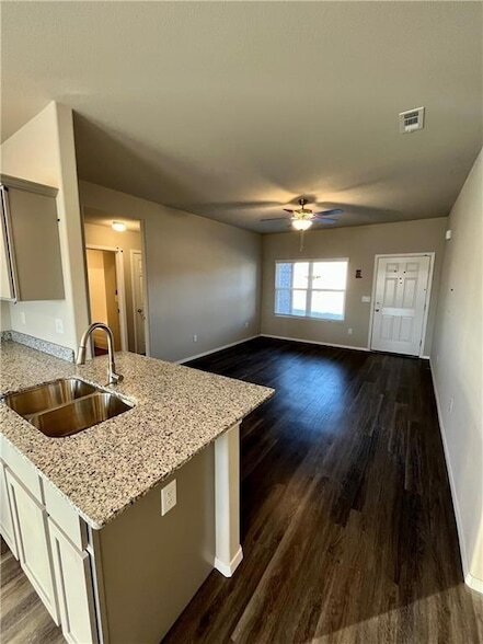 909 E Egret Rd