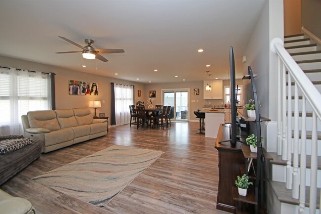 Photo - 224 Spring Run Ln