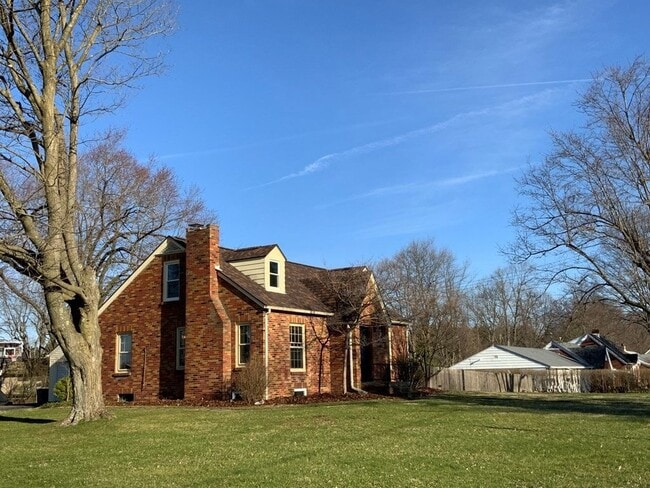 Photo - 1194 Woodland Rd