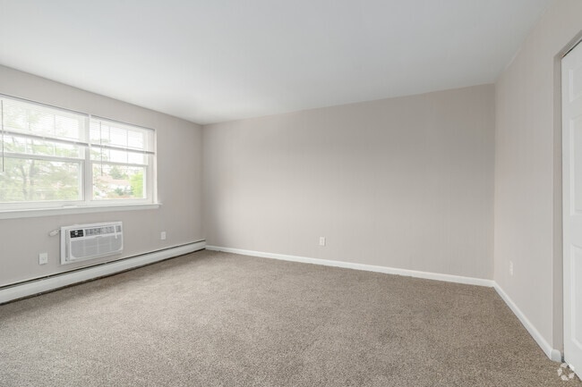 1BR, 1BA - 780SF - Bedroom