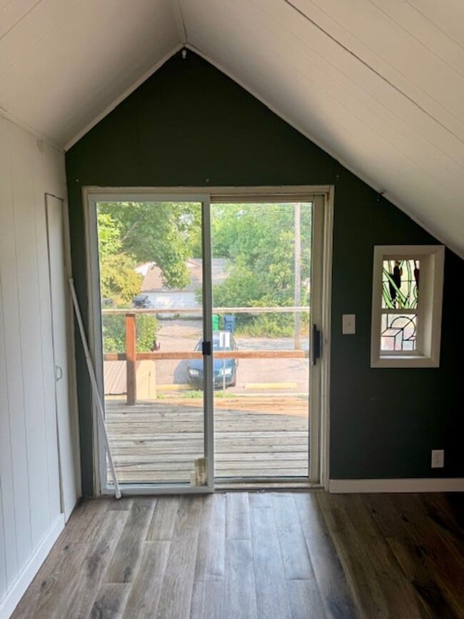 Building Photo - Studio Apartment for Rent – Steps from MSU!