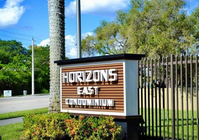 Building Photo - 8065 SW 107th Ave Unit 313