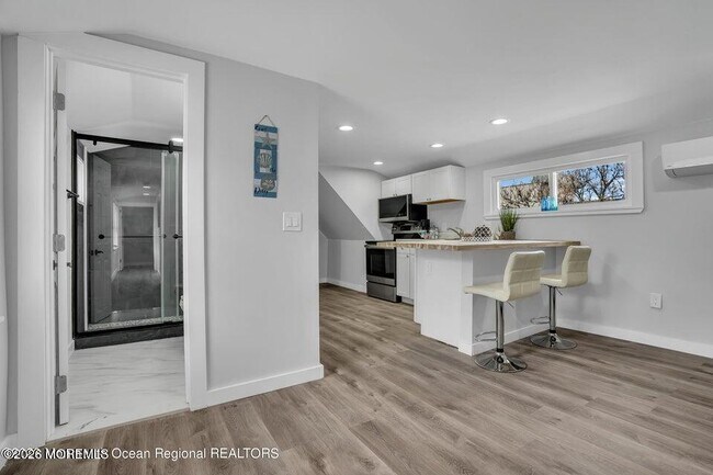 115 Blaine Ave Unit Upstairs