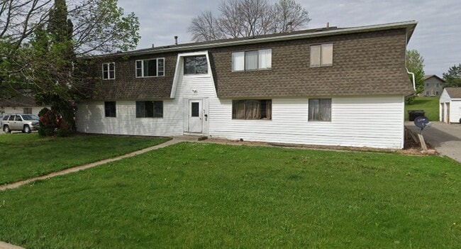 1220 Meadow Ln