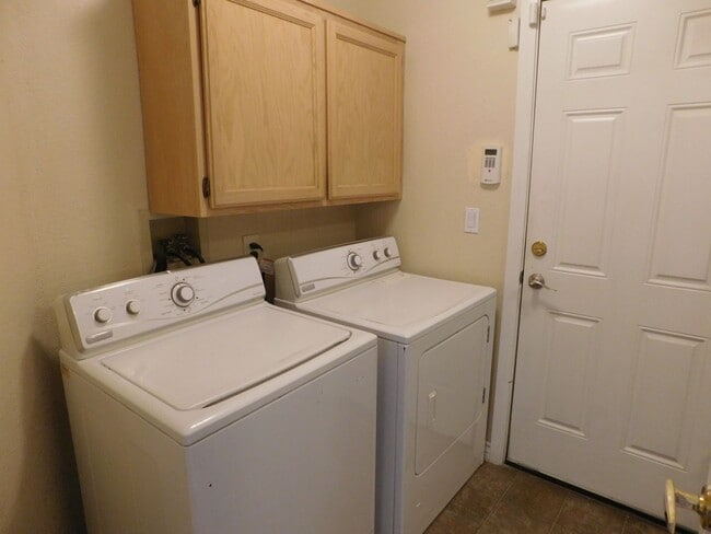 Photo - GORGEOUS SINGLE STORY WITH MANY UPGRADES*3 BEDROOMS*SPARKLING POOL AND SPA!