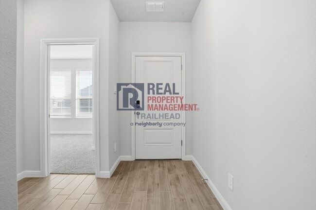 Photo - Spacious 5-Bedroom Home with Contemporary Living Spaces