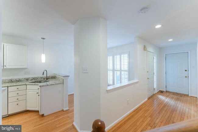 Photo - 167 Stewarts Ct Townhome