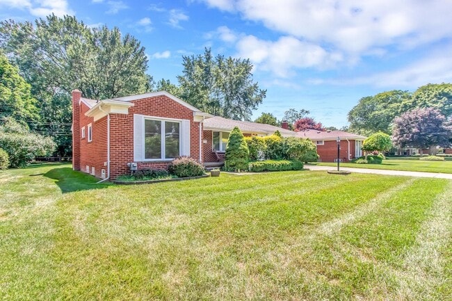 Photo - 16345 Pollyanna St