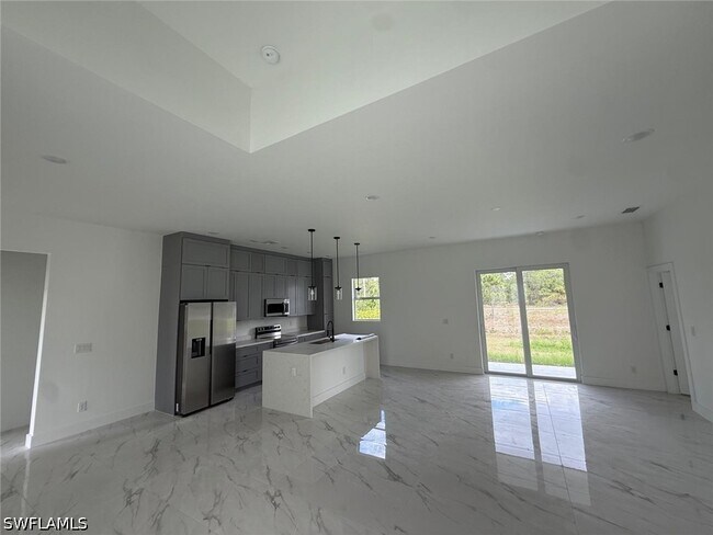 Photo - 1089 Eisenhower Blvd