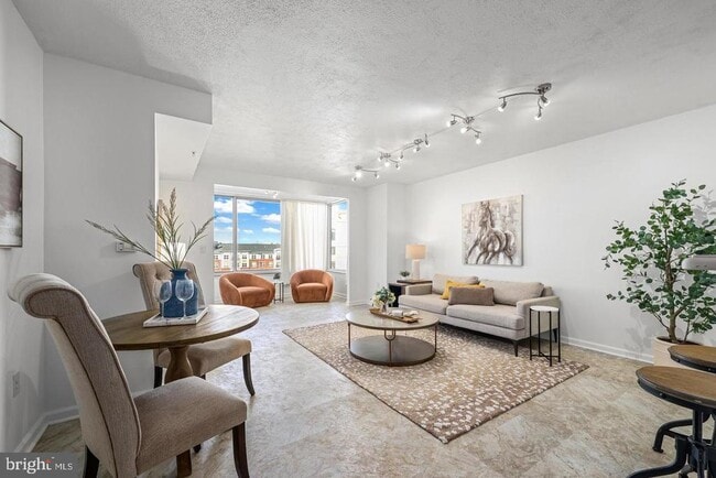 Building Photo - 2726 Gallows Rd Unit 1004