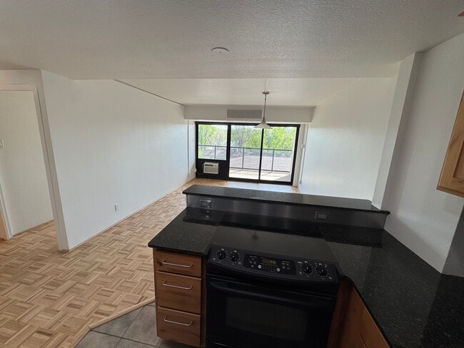 Photo - 417 E Kiowa Unit 405