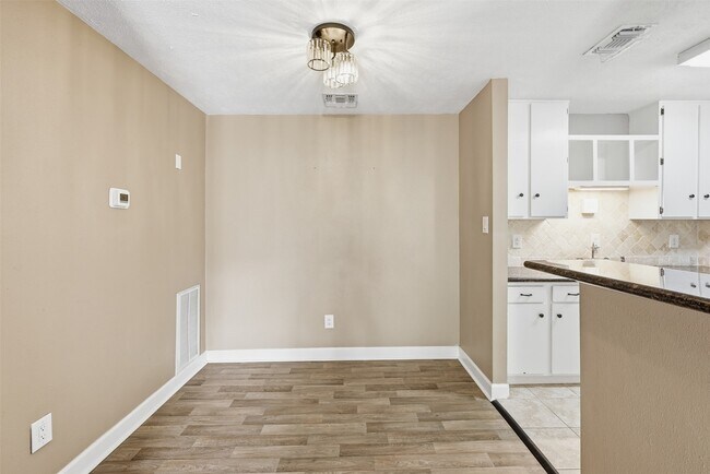 Photo - 9707 Richmond Ave Unidad 16