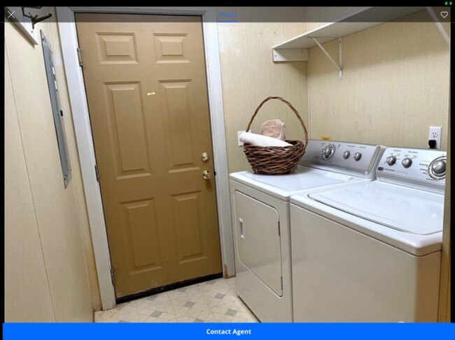 Photo - 2061 Victoria