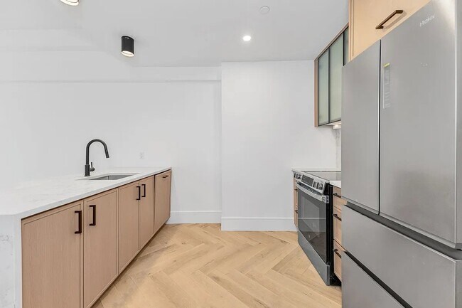 Photo - 313 E 17th St Unit 8D