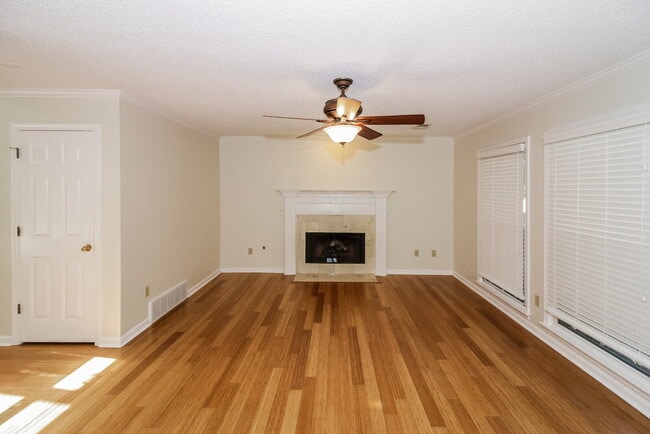 Photo - 760 Gable Ln