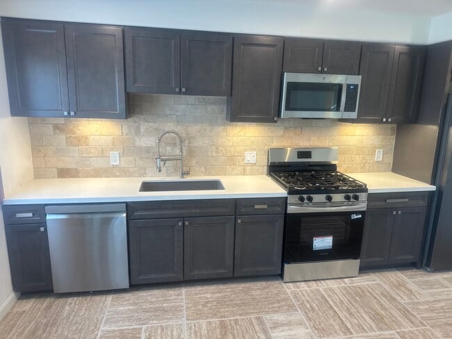 Photo - 729 E Elder St Apartments Unit A