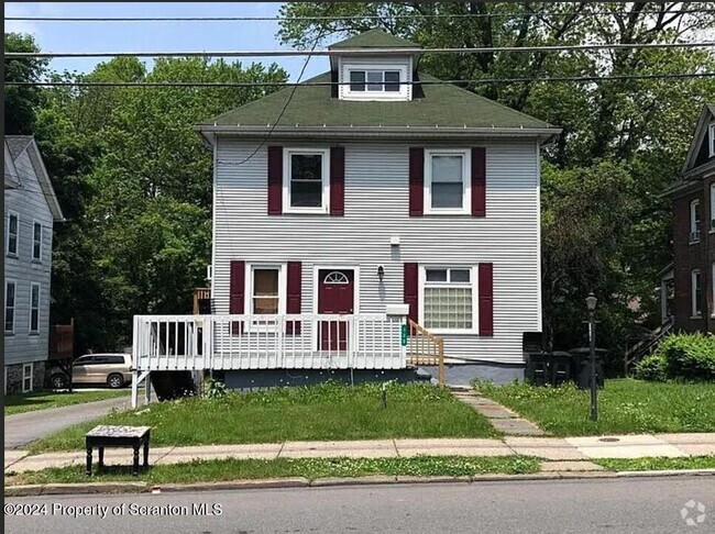 Building Photo - 120 Ridgeway St Rental