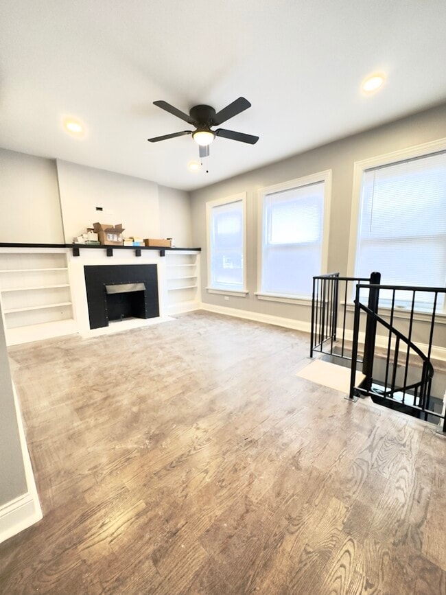 Building Photo - 1251 W Rosemont Ave Unit 6257-1