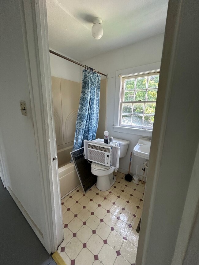 Photo - 417 W 15th St
