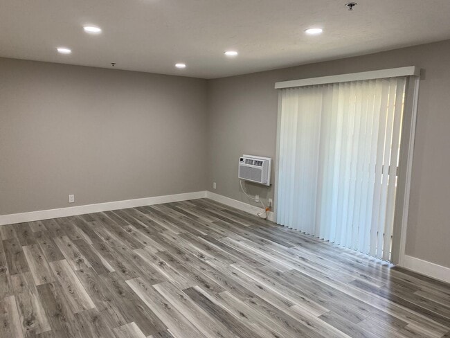 Photo - 1 bed, 1 bath River Ridge apartment on 2nd floor!!!