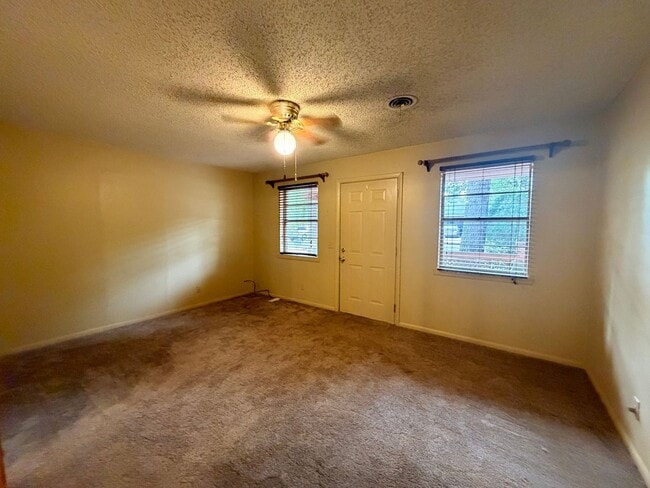 Photo - Discover this comfortable 2-bedroom, 1-bath home in Russellville, AR.