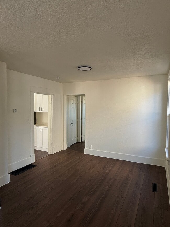 2401 W Dean Ave Unit 1