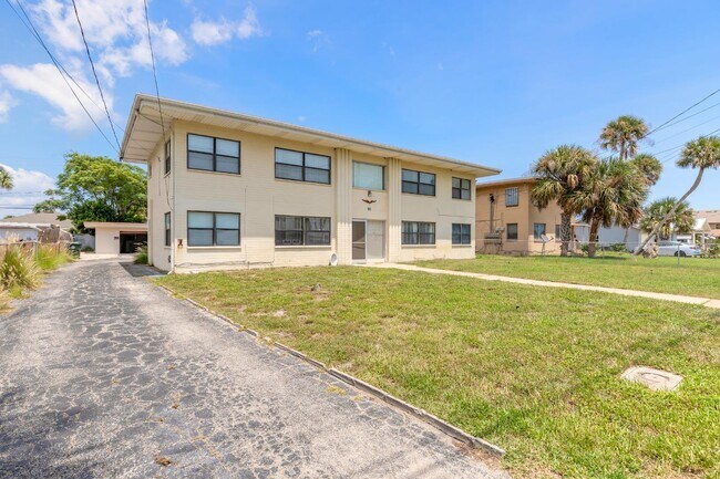 Photo - 407 University Blvd